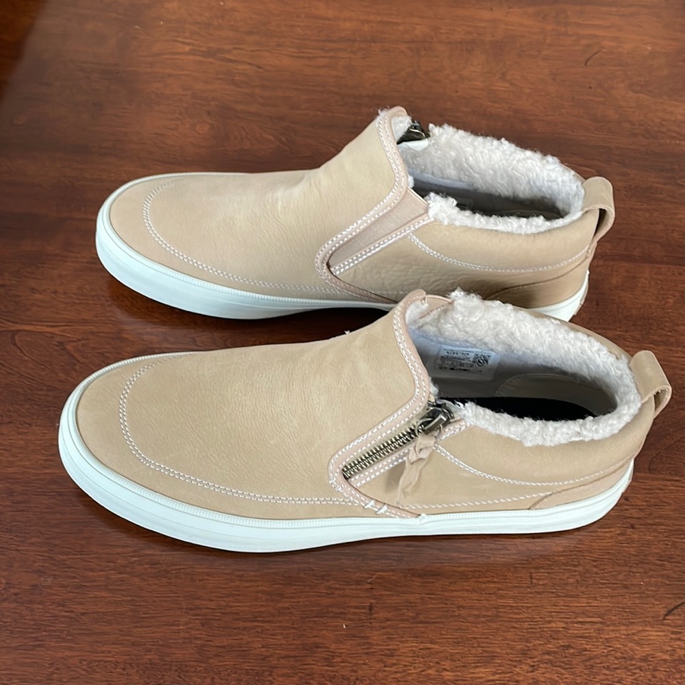 Women’s Sperry’s, suede Chukka